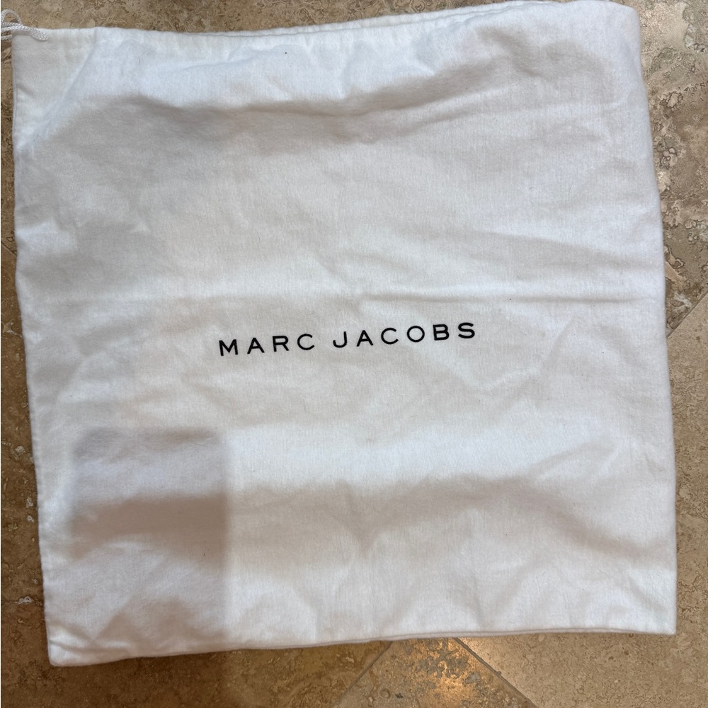 NWT Marc Jacobs Black Quilted Crossbody with Gold Chain - Picture 2 of 8